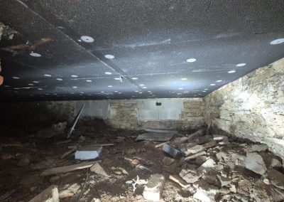 Travaux d’isolation d’un plancher bas en cave pour limiter les déperditions de chaleur et améliorer le confort thermique.